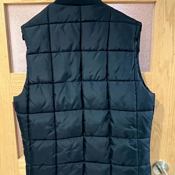 H&M sleeveless vest in great condition - Picture 2 of 3